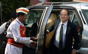 Le président français François Hollande a lancé vendredi à Bombay une opération séduction auprès des investisseurs et des industriels indiens, "invités" à venir en France pour stimuler des échanges économiques encore frileux.