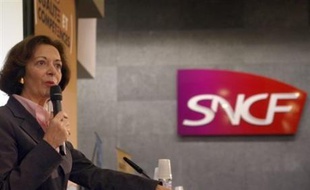 Davantage de commerces, davantage de services mais aussi plus d'investissements: la SNCF veut rendre ses gares plus attractives et plus rentables, pour doper son chiffre d'affaires avant l'ouverture à la concurrence des liaisons voyageurs internationales prévue en 2010.