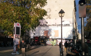 Le Fluctuat nec mergitur de la place Poulmarch a été recouvert.
