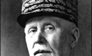 "Un homme a su prendre les décisions qui conduiront à la victoire. Il restera comme le vainqueur de Verdun. Cet homme, c'est Philippe Pétain, hélas. En juin 40, le même homme, parvenu à l'hiver de sa vie, couvrira de sa gloire le choix funeste de l'armistice et le déshonneur de la collaboration", a lancé le chef de l'Etat, lors du 90e anniversaire de la bataille de Verdun.