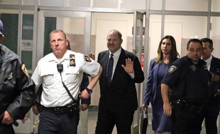 Depuis octobre 2017, plus de 80 femmes ont accusé publiquement Harvey Weinstein, de les avoir violées, sexuellement agressées ou harcelées.