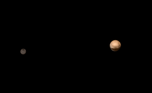 Photo de Pluton et Charon prise par la sonde New Horizons le 8 juillet 2015.