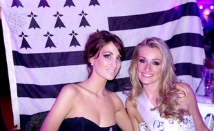 Audrey Bonecker, Miss Bretagne 2011, aux côtés d'Estelle Sabathier, Miss Bretagne 2012.
