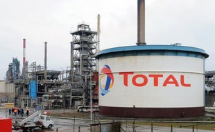 Après Shell, le géant pétrolier français Total a annoncé lundi la suspension de ses activités en Syrie afin de se conformer aux sanctions européennes contre le régime de Bachar al Assad qui visent indirectement son partenaire dans le pays