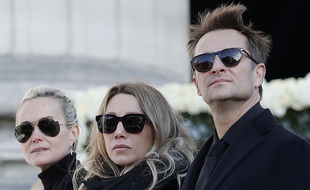 Laeticia Hallyday, David Hallyday et Laura Smet lors de l'hommage à Johnny Hallyday 2017. AFP PHOTO / POOL / Yoan VALAT