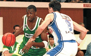 Alain Digbeu, ici avec l'Asvel en 1997, n'a finalement jamais joué en NBA.