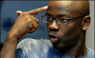 Un moulage du crâne du footballeur Lilian Thuram sera exposé, à côté des originaux de ceux de l'homme de Cro-Magnon et du philosophe René Descartes, lors d'une prochaine exposition du Musée de l'Homme, intitulée "l'Homme exposé", a-t-on appris jeudi auprès du musée parisien.