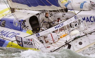 François Gabart à bord de Macif, le 10 novembre 2012.