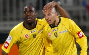 Les footballeurs du FC Sochaux, Sloan Privat et Yassin Mikari, lors du match de L1 face à Lyon, le 17 octobre 2009.