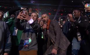 Ryan, le « Selfie Kid », et Justin Timberlake au Super Bowl