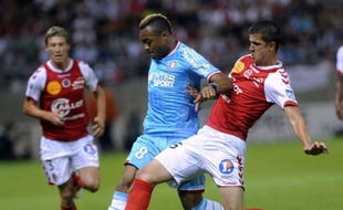 Marseille, qui sort d'une saison médiocre (10e place) et suit une cure d'austérité, a démarré dimanche sa saison du bon pied par une victoire, longue à se dessiner, sur le terrain de Reims (1-0), un promu privé d'élite depuis 33 ans, en clôture de la 1ère journée de L1.