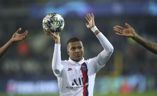 LE ballon du match pour Mbappé, auteur d'un triplé.