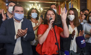 Johanna Rolland annonce sa réélection à la mairie de Nantes, dimanche 28 juin 2020.