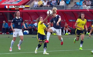 La main de la Colombienne Montoya contre la France le 13 juin 2015.