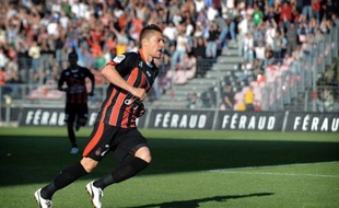 Le milieu offensif de Nice, Anthony Mounier, 24 ans, s'est engagé pour quatre saisons avec Montpellier a annoncé vendredi le club champion de France.