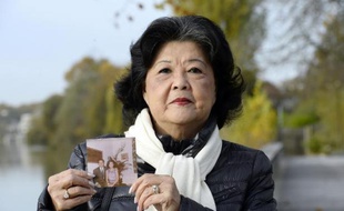 Cambodian Billon Ung Boun Hor, widow of former Cambodian National Assembly President who disappeared in 1975 during the Khmer Rouge takeover of Cambodia, holds a picture of them on Novembre 13, 2014 in Nogent-sur-Marne, eastern Paris. Billon Ung Boun Hor filed a complaint against France in 1999 for the disappearance of her husband Ung Boun Hor, Cambodian National Assembly President who, like hundreds of people, took refuge at the French embassy in Phnom Penh after the Khmers Rouges ordered the evacuation of the Cambodian capital on April 17, 1975. Public prosecutor of Paris asked on November 13, 2014 the case to be dismissed. AFP PHOTO BERTRAND GUAY
