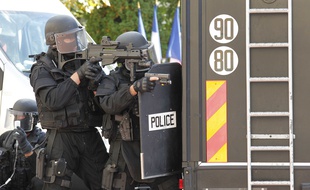 Des membres du GIGN à l'entraînement, en 2012.