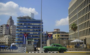 L'ambassade américaine à Cuba (à droite) sur le Malecon, le front de mer de La Havane, le 12 août 2015