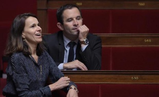 Les députés socialistes français Aurélie Filippetti et Benoît Hamon sur les bancs de l'Assemblée nationale à Paris, le 4 novembre 2014