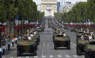 Des blindés sur les Champs-Elysées à l'occasion du défilé du 14 juillet 2016.