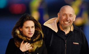Serge Lazarevic et sa fille Diane sur la base aérienne de Villacoublay le 10 décembre 2014