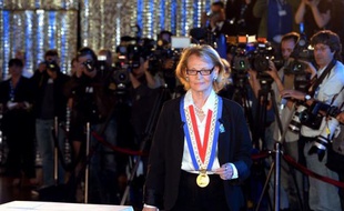 La cérémonie de célébration du premier mariage homosexuel de France a débuté mercredi vers 17H50 à la mairie de Montpellier.