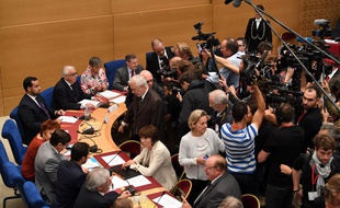 Alexandre Benalla face aux journalistes le 19 septembre 2018 au Sénat devant la commission d'enquête.