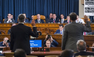 William Taylor et George Kent prêtent serment lors de leur audition devant le Congrès américain, le 13 novembre 2019.