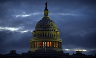 Pendant plus de deux semaines, le monde a suivi avec consternation l'énième crise politique qui a agité Washington avant d'être résolue in extremis, certains se demandant si la "démocratie en Amérique" n'était pas à bout de souffle.