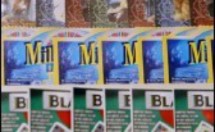 Un joueur assurant avoir démontré que les gains des jeux de grattage de la Française des Jeux (FDJ) n'étaient pas distribués "au hasard", a déclaré mardi que cette dernière lui avait proposé 450.000 euros pour mettre fin à leur litige alors que la FDJ nie toute tricherie.