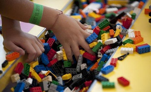 Les célèbres briques colorées des jeux de construction de la marque Lego