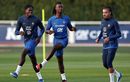 « Une denrée rare et chère »… Il est urgent de former des latéraux chez les Bleus
