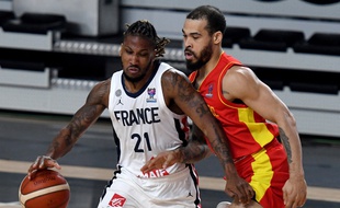 Andrew Albicy et les Bleus ont battu le Montenegro pour se qualifier pour l'Euro 2022, le 21 février 2021 à Podgorica.