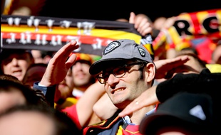 Jpseph Oughourlian dans les tribunes du stade Bollaert