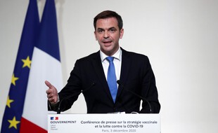 Le ministre de la Santé, Olivier Véran, lors de la conférence de presse sur la campagne vaccinale contre le Covid-19, le 3 décembre 2020 à Paris.
