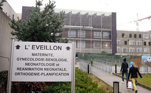 L'entrée de l'hôpital de Chambéry (Savoie) où trois nourrissons sont morts contaminés par des poches de nutriments, le 4 janvier 2013.