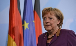 La chancelière allemande Angela Merkel a répété samedi qu'elle souhaitait aider la Grèce dont elle a souligné les progrès en matière de réformes économiques, dans une vidéo postée sur le site web du gouvernement allemand.