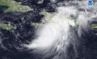 Une alerte à l'ouragan a été émise aussi en République dominicaine, qui se partage l'île d'Hispaniola avec Haïti, en Jamaïque et à Cuba pour les provinces de Granma, Santiago de Cuba et Guantanamo, qui devraient subir l'arrivée de l'ouragan mercredi.