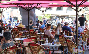 Terrasse de café à Bordeaux
