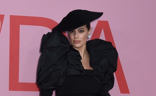 La top Ashley Graham