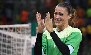 Laura Glauser après la demi-finale des JO contre les Pays-Bas le 18 août 2016.