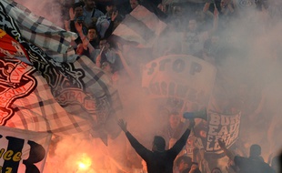 Les ultramarines, supporters des Girondins, lors d'un match entre Bordeaux et Lorient, disputé le 7 mai 2016 au Matmut Atlantique.