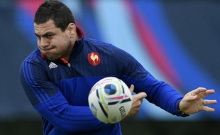 Le talonneur Guilhem Guirado avec le XV de France au centre d'entraînement de Newport pendant le Mondial anglais, le 16 octobre 2015