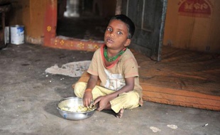 La malnutrition qui continue de toucher des millions d'enfants en Inde est un motif de "honte nationale", a reconnu mardi le Premier ministre, Manmohan Singh, en dévoilant une étude selon laquelle 42% des enfants de moins de cinq ans sont sous-alimentés.