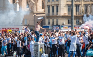 Les supporters sont déjà bouillants, bien avant le début du match!