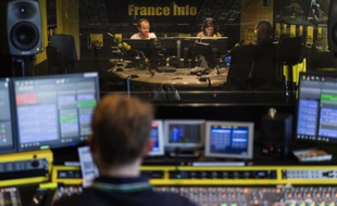 Dans les studios de la radio Franceinfo, le 26 août 2016.