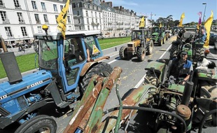 Les agriculteurs ont paralysé une partie du centre-ville jeudi après-midi.