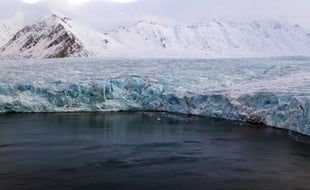 L'étendue de la banquise arctique a été la plus faible jamais mesurée cet été, tombant très au-dessous du précédent record de 2007 alors que la fonte des glaces s'est accélérée sous l'effet du réchauffement, a indiqué mercredi le Centre national américain de la neige et de la glace.