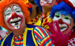 Après avoir écopé de trois matchs de suspension, le défenseur de Liverpool Martin Skrtel a posté une photo de clowns montrant le chiffre 3 sur son compte Instagram.