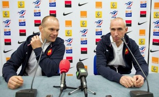 L'entraîneur des trois-quarts du XV de France, Patrice Lagisquet, a reconnu mardi que la performance des Français, qui ont atteint la finale du dernier Mondial, leur donne un statut de favori pour le Tournoi des six nations dont il faudra "être digne".